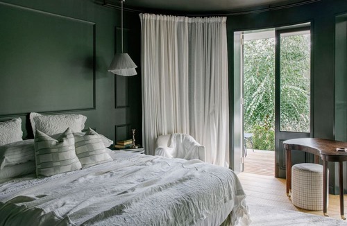 Newrybar House | The Estate, Yamba (IBO) - SECLUDED LUXURY ESTATE NEAR YAMBA FEATURING A PRIVATE TWO HOLE GOLF COURSE AND PRACTISE GREEN, SWIMMING POOL, SPA AND SAUNA