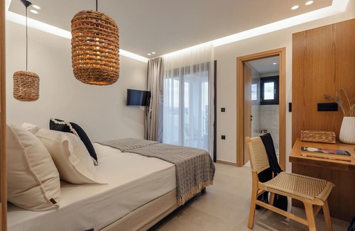 Plaka Villa | C & G Villas