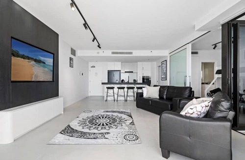 Broadbeach Apartment | Luxury Broadbeach Apartment with Ocean Views