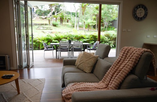 Caringbah South House | Luxury 2 story home in Yowie Bay. Close to Sydney CBD & Cronulla Beach