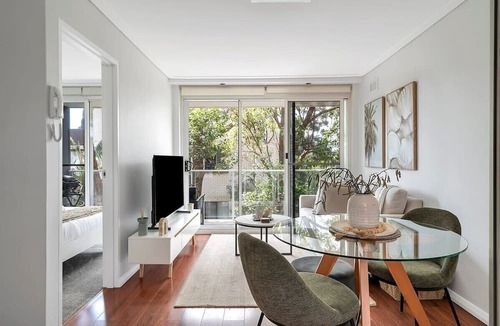 Dee Why Apartment | Seaside Escape /Private Balcony & BBQ
