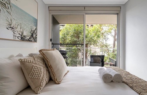 Dee Why Apartment | Seaside Escape /Private Balcony & BBQ