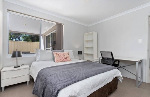 Ardross House | Minimalist suburban villa*Garden City*Family Friendly*