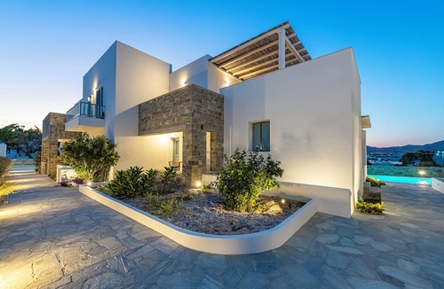 Apollonia Hotel | Manesis Suites