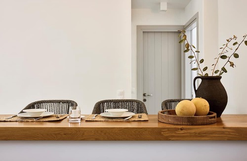 Apollonia Hotel | Manesis Suites