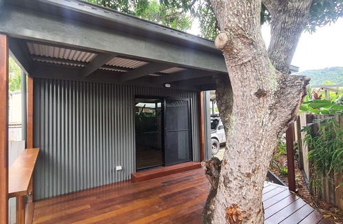 Jubilee Pocket Apartment | Private Getaway - free parking - room for boat