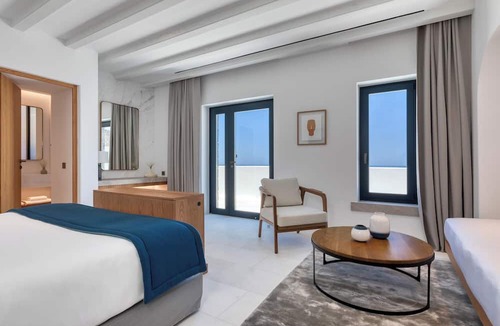 Kamari Hotel | Sandblu Santorini, LXR Hotels & Resorts