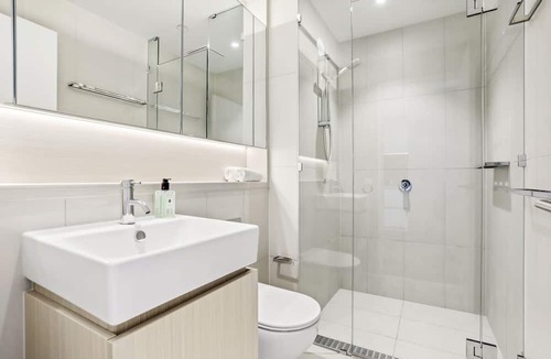 Chinatown Apartment | SYD1801 CBD Location 2B1B Apt w pool, walk to Chinatown