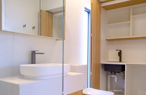 Coldstream House | Off-grid Smart Home located on a trailblazing regenerative farm