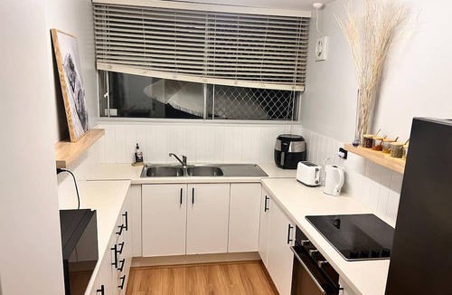 Maylands Apartment | Entire Apartment next to Lake and Swan River - Green Oasis near the City
