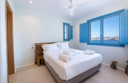 Ornos Villa | Myko Villa Private Heated Pool on beach
