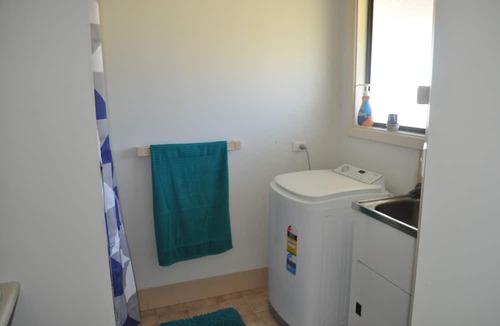 Island Beach Cottage | Nan's Cottage In bush setting 2 min from beach.