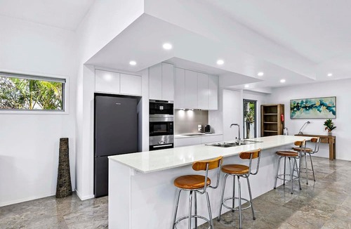 Kawungan House | Exquisite Manor on Davis