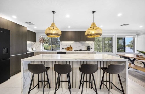 Erowal Bay House | Sunset Waterfront with 3pm Checkout