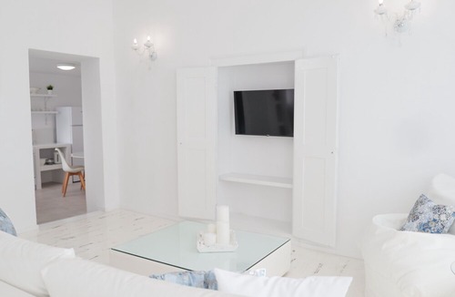 Ioulida House | Elegant White, in the heart of Ioulida on the island of Kea
