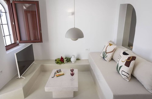 Oia House | Kyrkos Residency