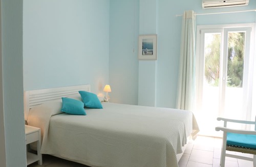 Perissa Hotel | Spiros & Hiroko Hotel - Adults Only