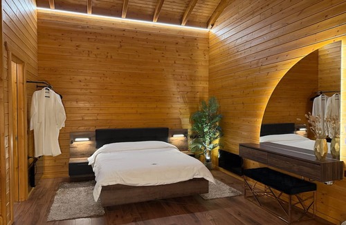 Eptalofos Villa | Waterfall Chalet