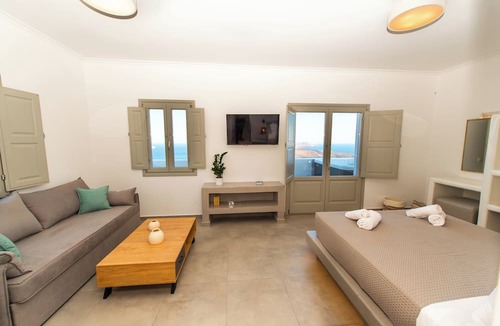 Megalochori Bed & Breakfast | Agia Marina Caldera Suites