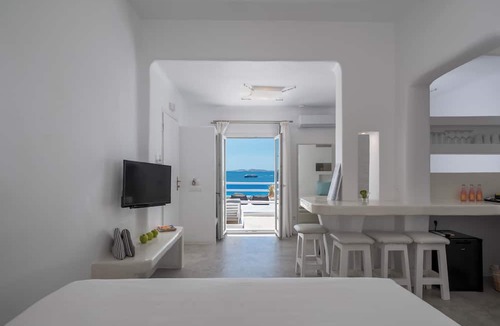 Agios Stefanos Hotel | Flaskos Luxury Suites