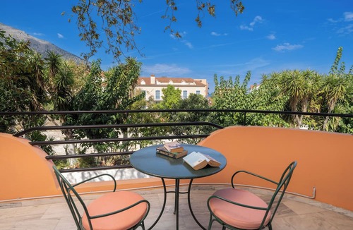 Poros House | Odysseus Palace