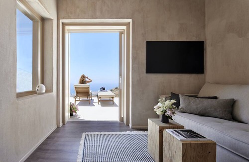 Pyrgos Villa | Santorini Sky - The Retreat