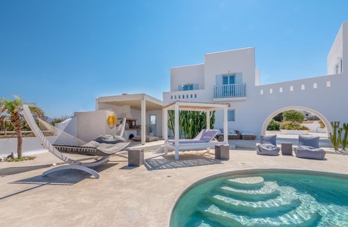 Agia Anna Villa | SUPERB NEW VILLA WITH POOL, CLOSE TO THE BLUE FLAG BEACH IN AGIA ANNA NAXOS