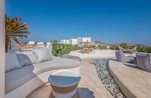 Agia Anna Villa | SUPERB NEW VILLA WITH POOL, CLOSE TO THE BLUE FLAG BEACH IN AGIA ANNA NAXOS