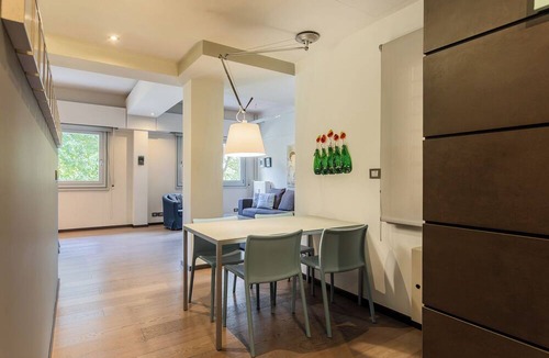 Plaka Apartment | Plaka: Stylish Flat Overlooking Cathedral Sq. CM1