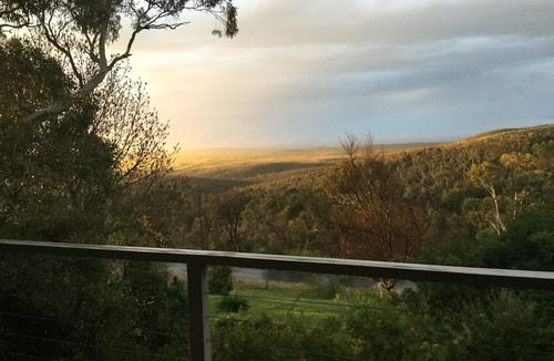 Inglewood House | Amazing Views at Three Hills Unique SA Bush Home