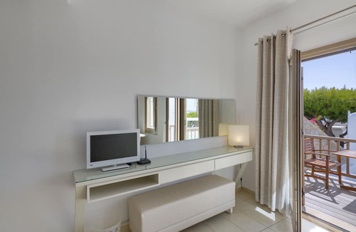 Agios Ioannis Apartment | Lithos by Spyros & Flora