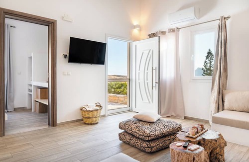 Ios House | Revery Villa & House