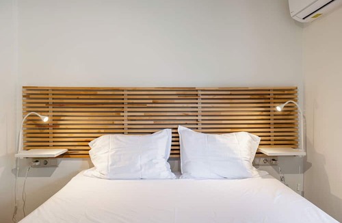 Vouliagmeni Apartment | Directly before the sea.Direkt vor dem Meer