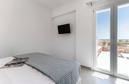 Plaka Villa | Villa Margarita private pool & sea view