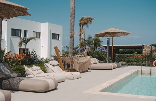 Tingaki Villa | TAF Beach Villas with Tesla