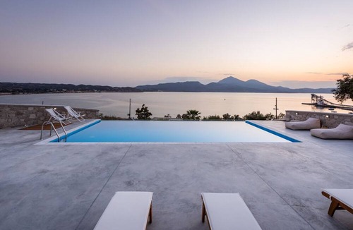 Milos Apartment | Anemi Suites
