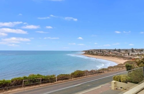 Adelaide House | Cozy Getaway retreat-5 bd 2 bath near beach and wineries