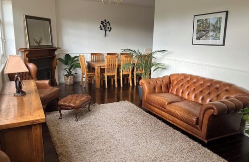 Hamilton Cottage | Charming 2-bedroom cottage in Hamilton - Library Cottage