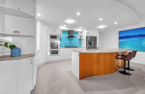Cannonvale Apartment | Whitsunday Escape - Beachfront Penthouse with Pool