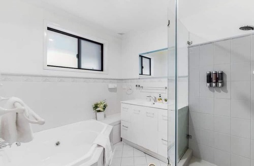 Castle Hill House | Charming 4-bedroom house with AC, WiFi in tranquil Castle Hill