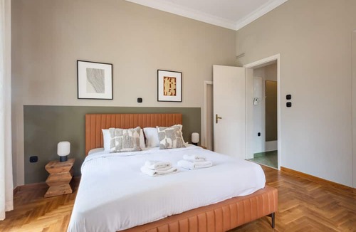 Koukaki Apartment | Acropolis Luxe Retreat 15 ppl 6 bdrm Neoclassical Home w/Jacuzzi & Rooftop
