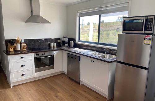 Korumburra Cottage | Stunning Country Views @ Oak Vue Cottage