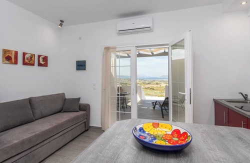 Milos Apartment | Sunset Village