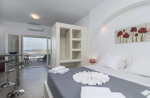 Milos Apartment | Sunset Village