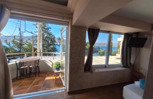 Salamis House | Sea view studio