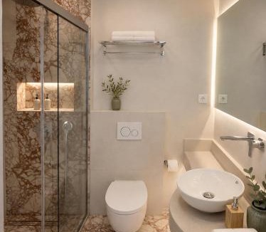 Gavrio Apartment | Niriides Sea View Luxury Suites, Renovated 2026