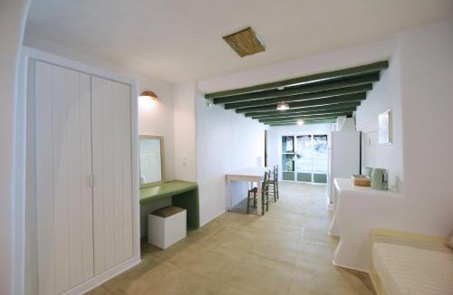 Provatas House | Giourgas Provatas Boat House Milos Island