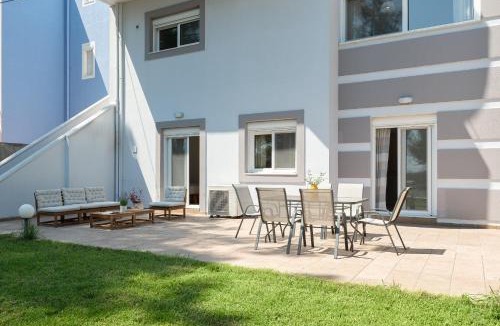 Petaloudes Villa | Pines Villa