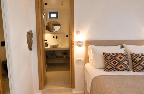 Vourvoulos Apartment | Panthea Suite Santorini - Private pool
