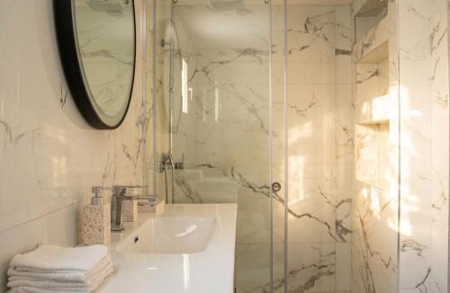 Salamis House | The Beach White House - 80m from the Beach - Renovated